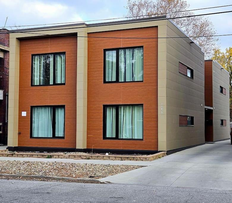 Kcm Mikros Smart Apartments 7 克里夫兰 外观 照片