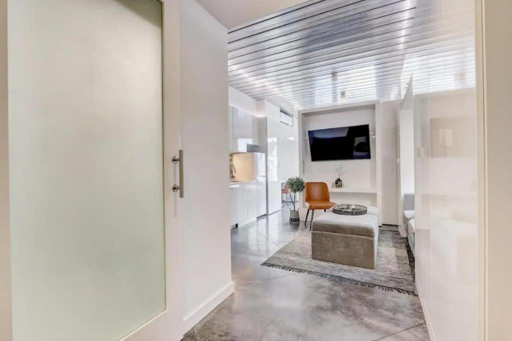 Kcm Mikros Smart Apartments 7 克里夫兰 外观 照片